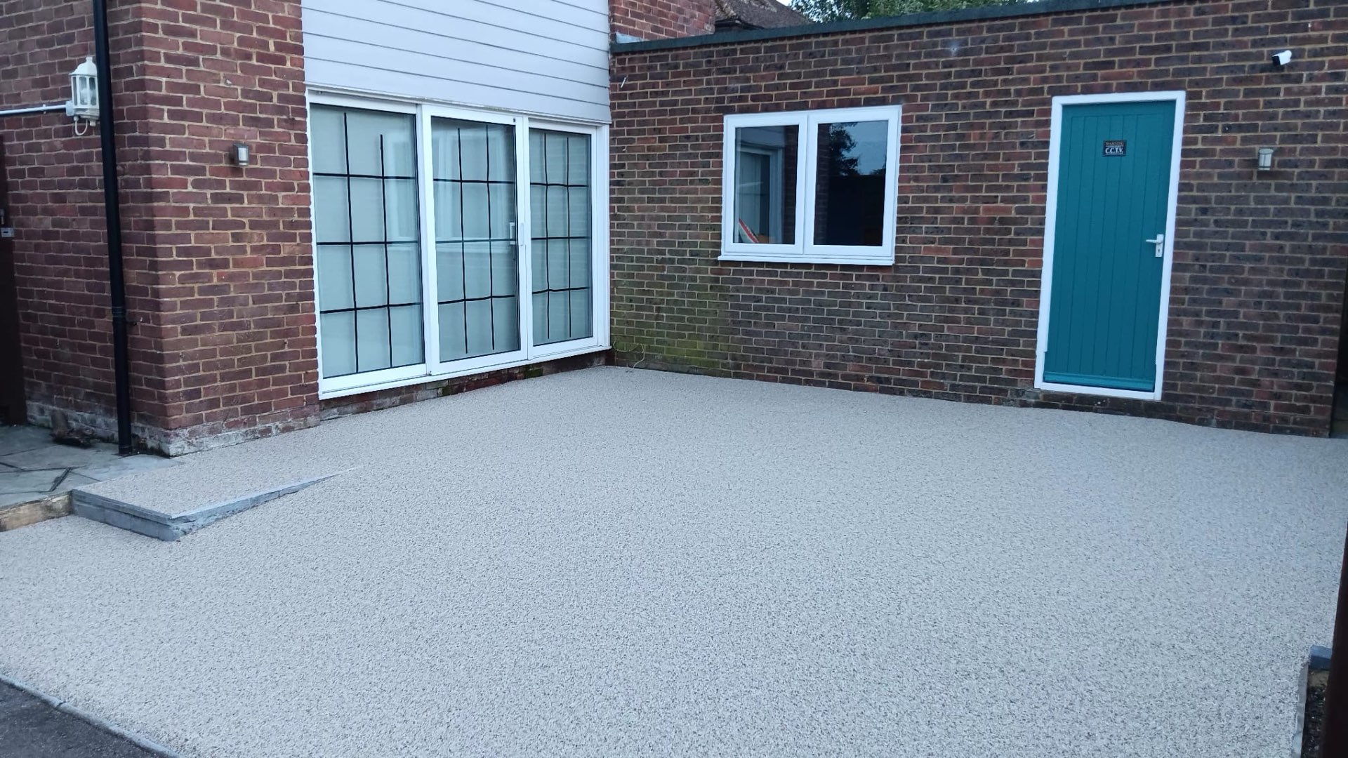 Finished resin-bound courtyard driveway with clean edge detailing